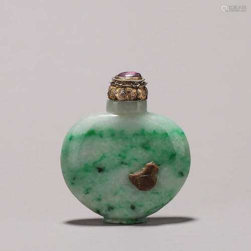 A jadeite snuff bottle