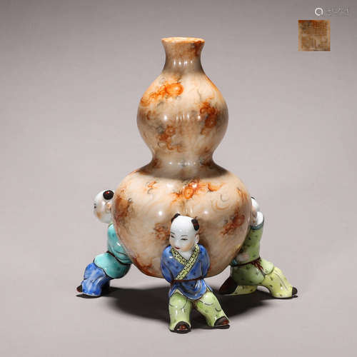 A glazed porcelain gourd-shaped vase