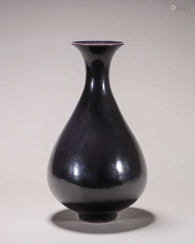 An eggplant purple porcelain yuhuchunping