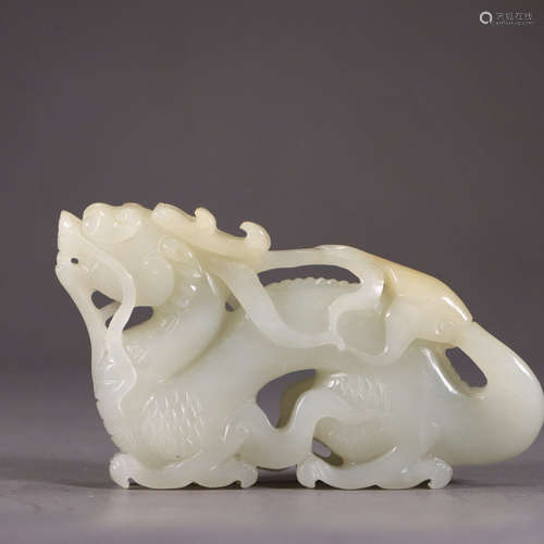 A Hetian jade dragon ornament