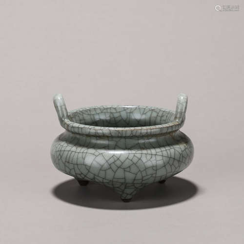 A ge kiln glazed porcelain double-eared censer