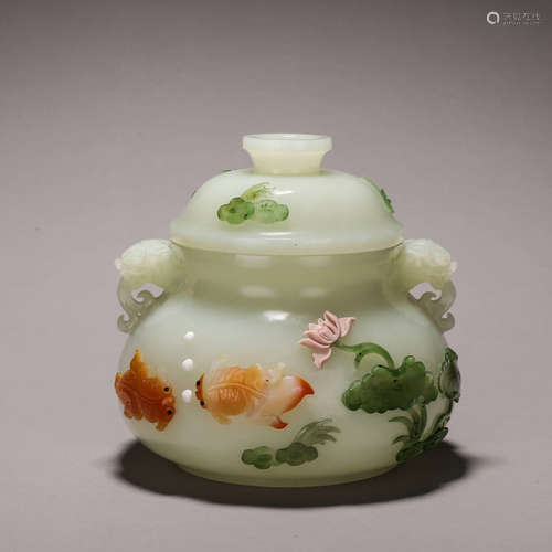 A Hetian jade gem-inlaid covered jar