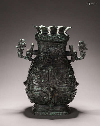 A taotie patterned bronze pot