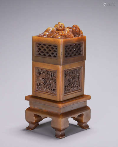 A hollowed out tianhuang Shoushan soapstone incense burner