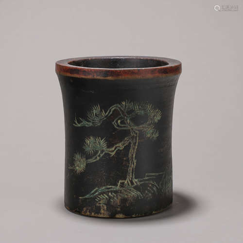 A pine tree patterned brush pot