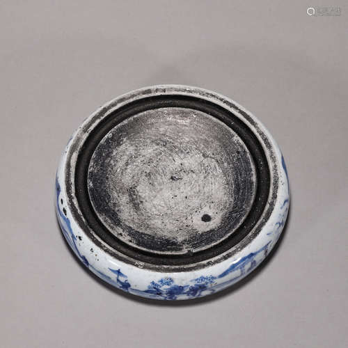 A blue and white landscape porcelain inkstone