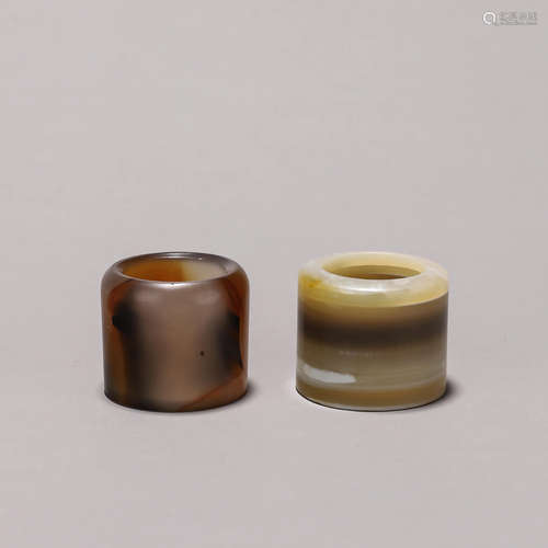 A pair of agate thumb rings