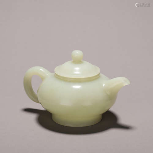 A Hetian jade teapot