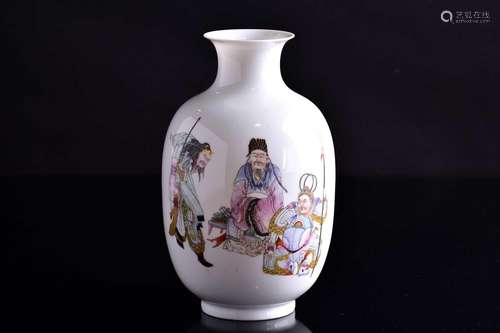 A Chinese porcelain vase