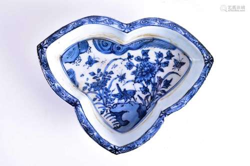 A Chinese blue & white trefoil shaped dish