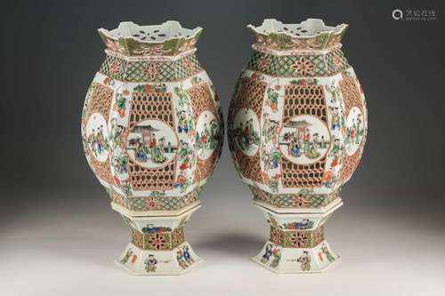 A pair of Chinese 'Romance of the Western Chamber' famille v...