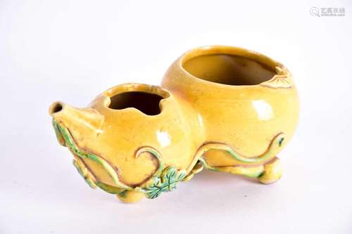 A Chinese double gourd water dropper