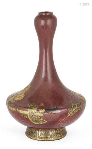 Un vase japonais monochrome à tête d'ail, période Meiji, cor...