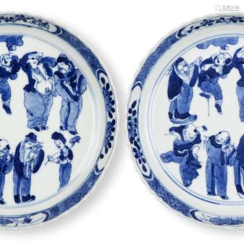 Paire de soucoupes en porcelaine chinoise bleue et blanche 