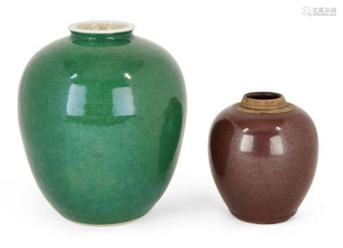 Deux jarres monochromes en porcelaine chinoise, XVIIIe siècl...