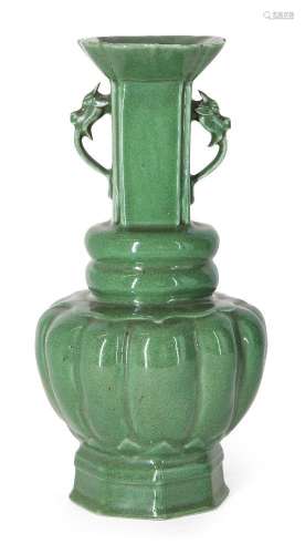 Vase en porcelaine monochrome chinoise vert pomme émaillé de...