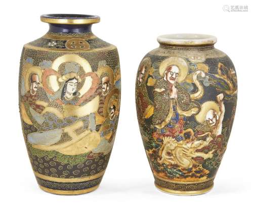 Deux vases Satsuma, début du 20e siècle, chacun décoré de sc...