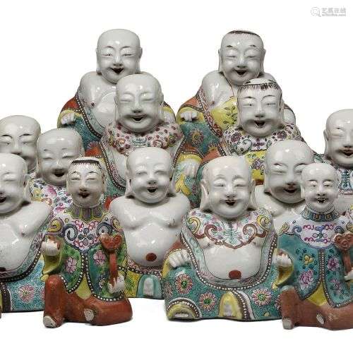 Une grande collection de figures en porcelaine chinoise de f...