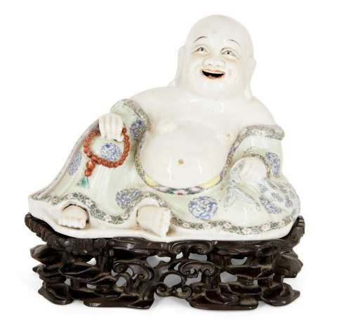 Figure de Budai en porcelaine chinoise de la famille rose, p...
