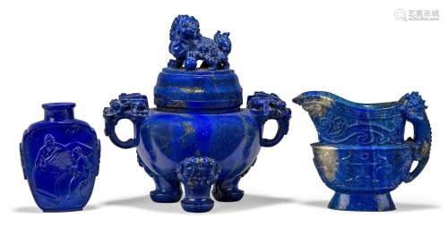 Trois pièces chinoises sculptées en lapis-lazuli, 18e/19e si...