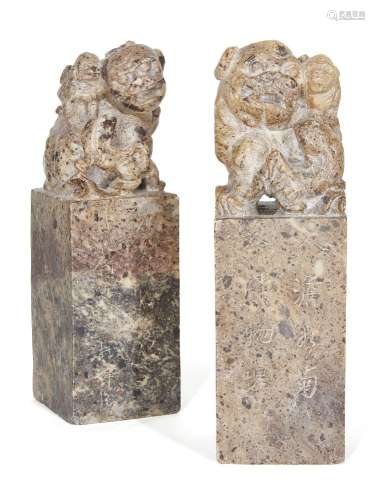 Deux sceaux chinois en stéatite, début du 20e siècle, sculpt...