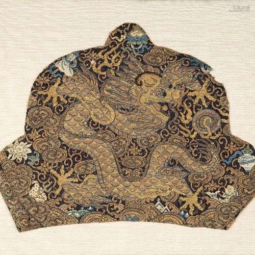 Fragment de dragon chinois en forme de kesi, XIXe siècle, le...