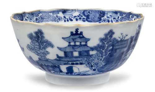 Un bol en porcelaine chinoise bleu et blanc, 18ème siècle, p...