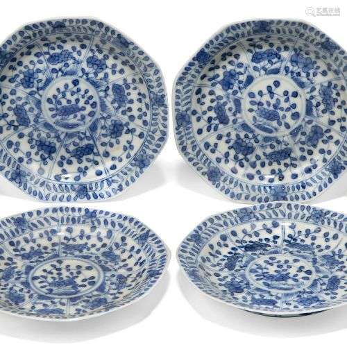 Un ensemble de six soucoupes en porcelaine chinoise bleue et...