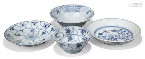 Quatre pièces de porcelaine bleue et blanche chinoise proven...