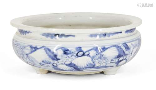 Un encensoir tripode en porcelaine chinoise bleu et blanc, 1...