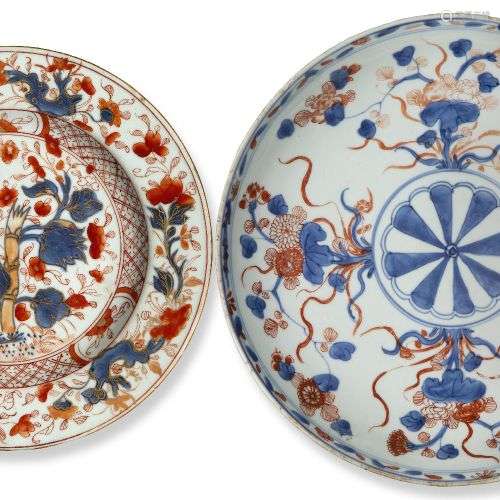 Deux plats Imari en porcelaine chinoise, période Kangxi et X...