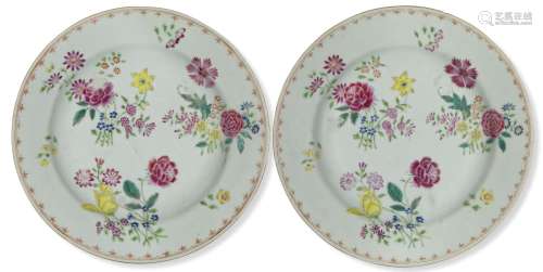 Une paire d'assiettes en porcelaine d'exportation chinoise d...