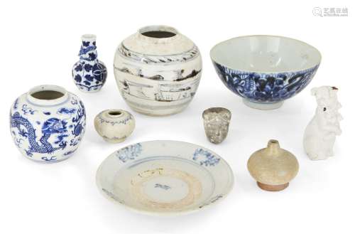 Une collection de céramiques chinoises et annamites, 15ème -...