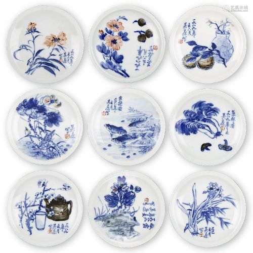 Neuf plats en porcelaine chinoise bleu et rouge cuivre, 20e ...