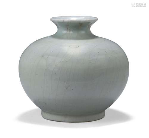 Une jarre globulaire monochrome en porcelaine chinoise, fin ...