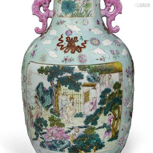 Grand vase de la famille rose en porcelaine chinoise, fin du...