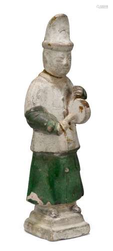 Figure d'un préposé en poterie chinoise, dynastie Ming, 16e ...