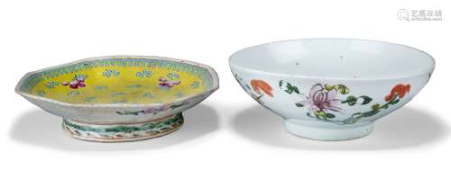 Deux bols en porcelaine chinoise de la famille rose, période...