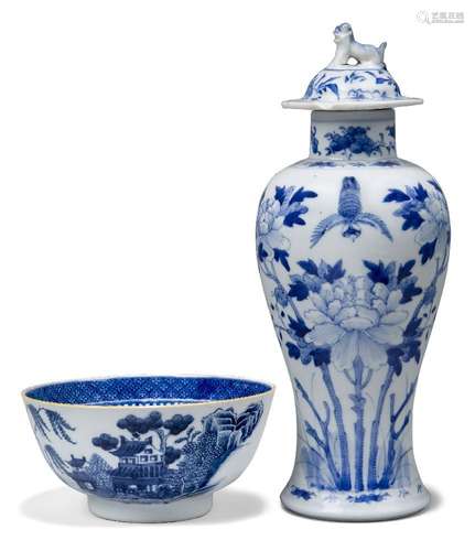 Deux pièces de porcelaine bleue et blanche chinoise, 19e siè...