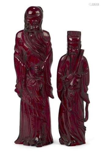 Une paire de figurines chinoises en ambre de cerisier, début...