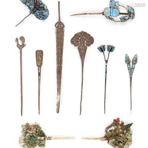 A collection of Chinese hair ornaments and pins, late Qing d...