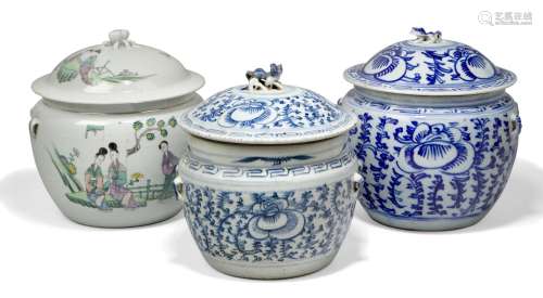 Trois jarres et couvercles en porcelaine chinoise, début du ...