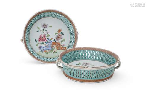 A pair of Chinese Export Famille Rose two-handled