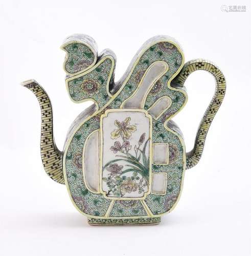 A Chinese famille verte 'fu' wine pot and cover