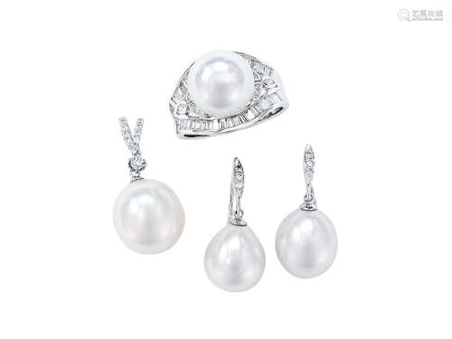 南洋珍珠配鑽石戒指、吊咀及耳環鑲18K白金一套(4)