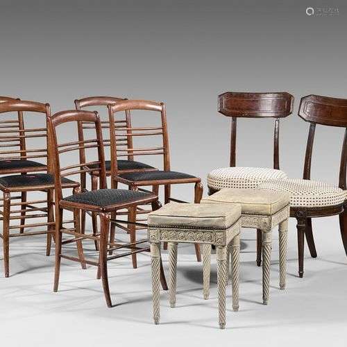 Suite de cinq chaises légères à châssis (autrefois cannées),...