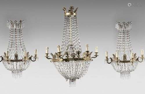 Lustre corbeille à six lumières et une paire de demi-lustres...