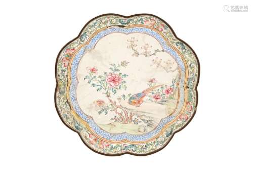 A CHINESE FAMILLE ROSE CANTON ENAMEL OCTALOBED TRAY.