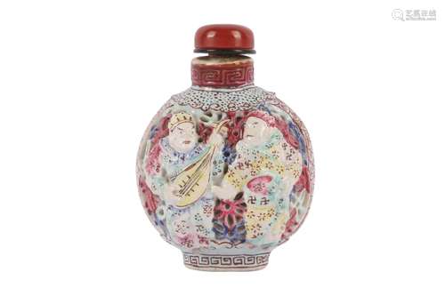 A CHINESE FAMILLE ROSE BISCUIT RETICULATED SNUFF BOTTLE.