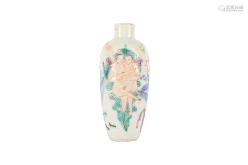 A CHINESE FAMILLE ROSE 'EROTIC' SNUFF BOTTLE.